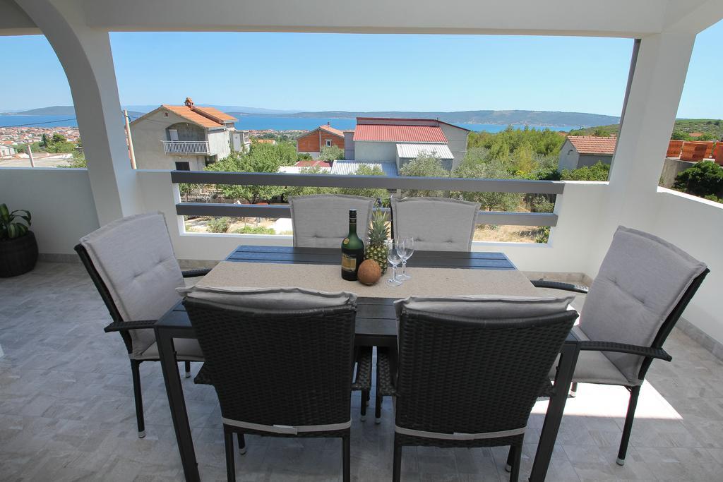 Apartment Lara Kaštel Novi Kültér fotó