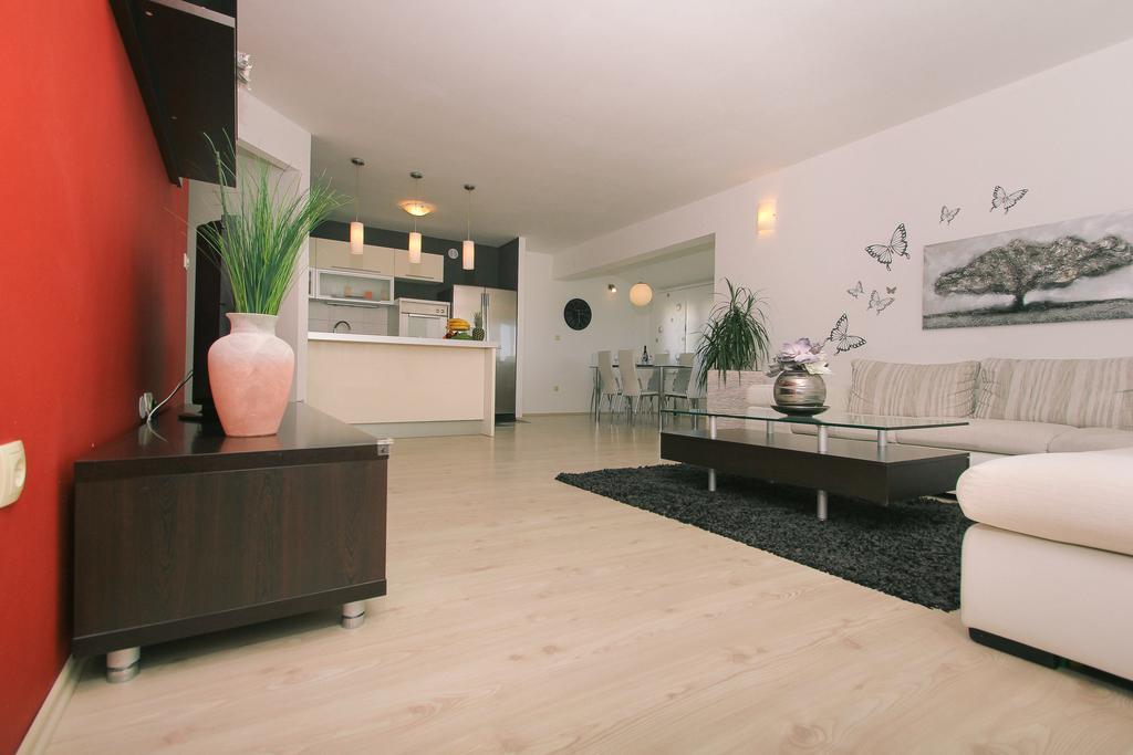 Apartment Lara Kaštel Novi Kültér fotó